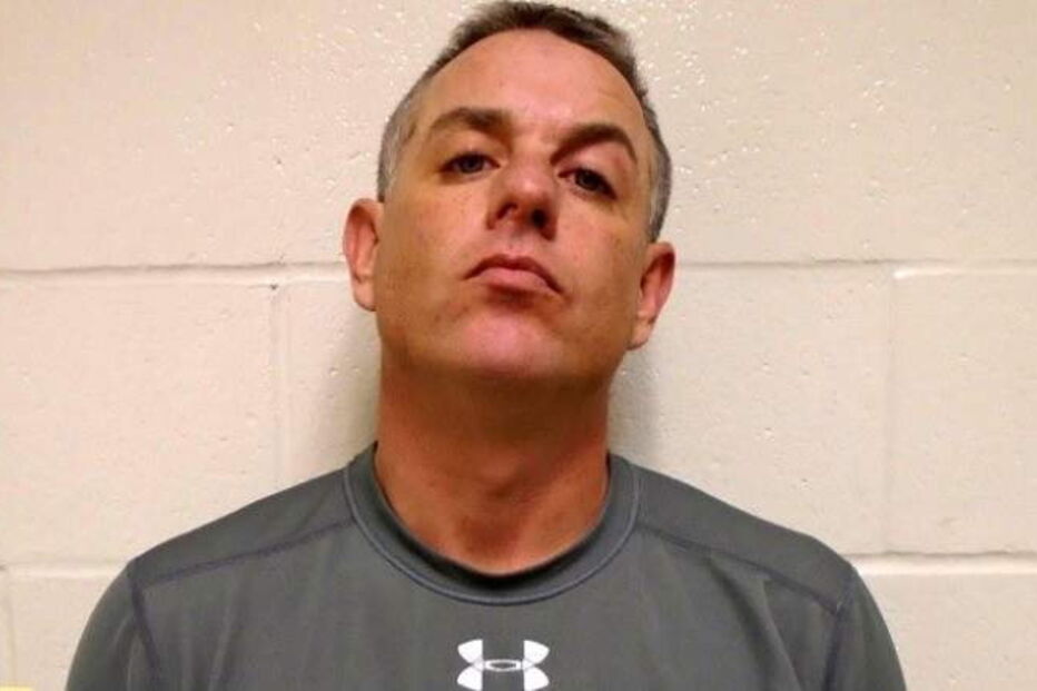 Terry Yetman, agente da polícia americano, foi detido por ter sexo com o cão