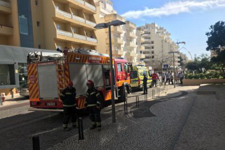 Fogo obriga a retirar 45 pessoas de hotel em Portimão