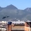 Polícias em helicópteros disparam sobre favela do Rio de Janeiro