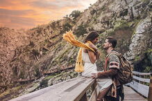 Casal português de bloguers arrasado após foto “irresponsável” em comboio