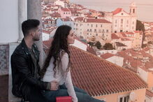 Casal português de bloguers arrasado após foto “irresponsável” em comboio