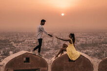 Casal português de bloguers arrasado após foto “irresponsável” em comboio