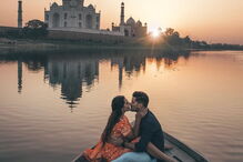 Casal português de bloguers arrasado após foto “irresponsável” em comboio