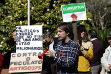 Protesto contra executivo de Pedtrógão Grande recebido com resistência verbal de residentes