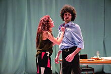 Helena Caldeira, como Júlia, e Vicente Wallenstein, no papel de João, dão vida à peça reescrita por Tiago Rodrigues 