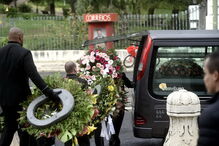 Emoção e dor no adeus a Jô Caneças