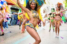 Em Loulé, apesar de a chuva ter ameaçado, o corso acabou mesmo por sair à rua e animou as milhares de pessoas que assistiram  ao desfile