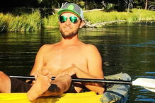 Homem e cão sobrevivem cinco dias presos em carro a comer molho de tacos