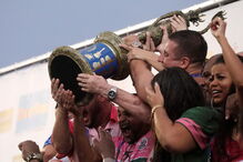 Escola de samba Mangueira sagra-se campeã dos desfiles de Carnaval do Rio de Janeiro
