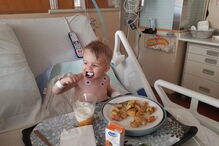 Menino de dois anos engasga-se e quase morre com pipopa alojada no pulmão