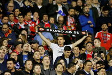 Adeptos do Benfica no estádio do Dínamo de Zagreb