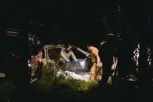 Corpo retirado de local onde mãe e filha foram encontradas sem vida dentro de carro