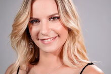 Miss portuguesa perde coroa por apelo à ajuda humanitária