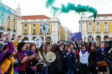 Manifestação de mulheres no Dia da Mulher, em Lisboa