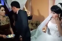 Vídeo mostra noivo a dar estalo à mulher em plena cerimónia de casamento