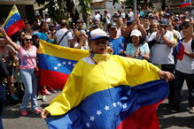 Tensão e confrontos nas ruas venezuelanas