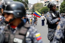 Venezuelanos saem à rua contra Nicolás Maduro