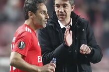 Bruno Lage e Jonas em jogo do Benfica