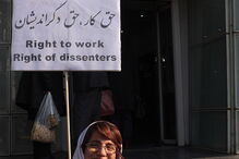 Ativista iraniana Nasrin Sotoudeh condenada a 38 anos de prisão e 148 chicotadas