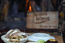 Ja!Mon Ja!Mon serve petiscos em Óbidos