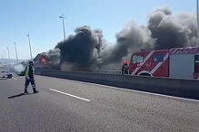 Camião arde na Ponte Vasco da Gama