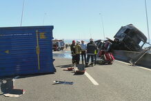 Camião arde na Ponte Vasco da Gama