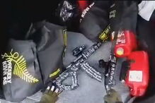 Carro de Brenton Tarrant tinha verdadeiro arsenal de armas de guerra