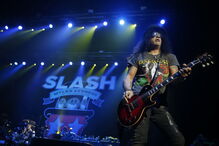 Slash dos Guns N' Roses atua a solo em Portugal