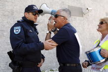 Lesados do BES em protesto ruidoso junto a casa do governador do Banco de Portugal