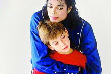 Michael Jackson conheceu James Safechuck, de dez anos, num anúncio da Pepsi e os dois nunca mais se separaram 