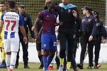 Expulsão no jogo entre Cova da Piedade e FC Porto B obrigou à intervenção da polícia 