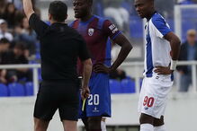 Expulsão no jogo entre Cova da Piedade e FC Porto B obrigou à intervenção da polícia 