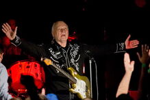 Morreu o músico Dick Dale aos 81 anos. Popularizou-se com um dos temas do filme 'Pulp Fiction'