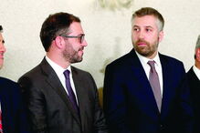 O ministro Pedro Nuno Santos (à direita), com o secretário de Estado Duarte Cordeiro