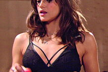 A atriz Joana Alvarenga numa cena da novela 'Alguém Perdeu', da CMTV