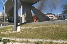 Autocarro arde nas Amoreiras em Lisboa 