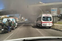 Autocarro arde nas Amoreiras, em Lisboa