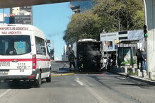 Autocarro arde nas Amoreiras, em Lisboa