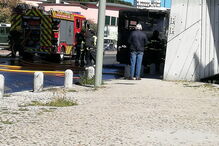 Autocarro arde nas Amoreiras, em Lisboa