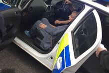 Polícia cumpre desejo de idosa de 104 anos que queria ser presa