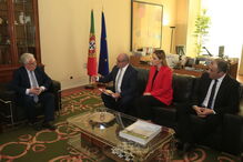 Entrega da moção foi realizada no gabinete do ministro Eduardo Cabrita