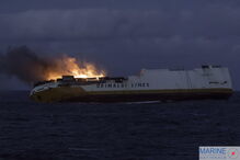 Navio com Porsches de milhões de euros afunda no Oceano Atlântico perto de França