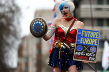 Milhares de britânicos pedem um segundo referendo para o Brexit