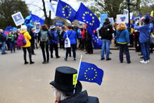 Milhares de britânicos pedem um segundo referendo para o Brexit