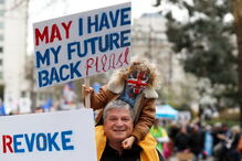 Milhares de britânicos pedem um segundo referendo para o Brexit