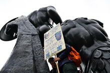 Milhares de britânicos pedem um segundo referendo para o Brexit