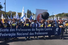 Milhares de professores saem às ruas de Lisboa em forma de protesto