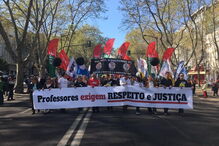 Milhares de professores saem às ruas de Lisboa em forma de protesto