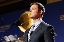 Peter Krause protagoniza a série