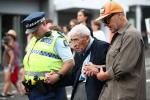 com 95 anos participa em marcha contra racismo